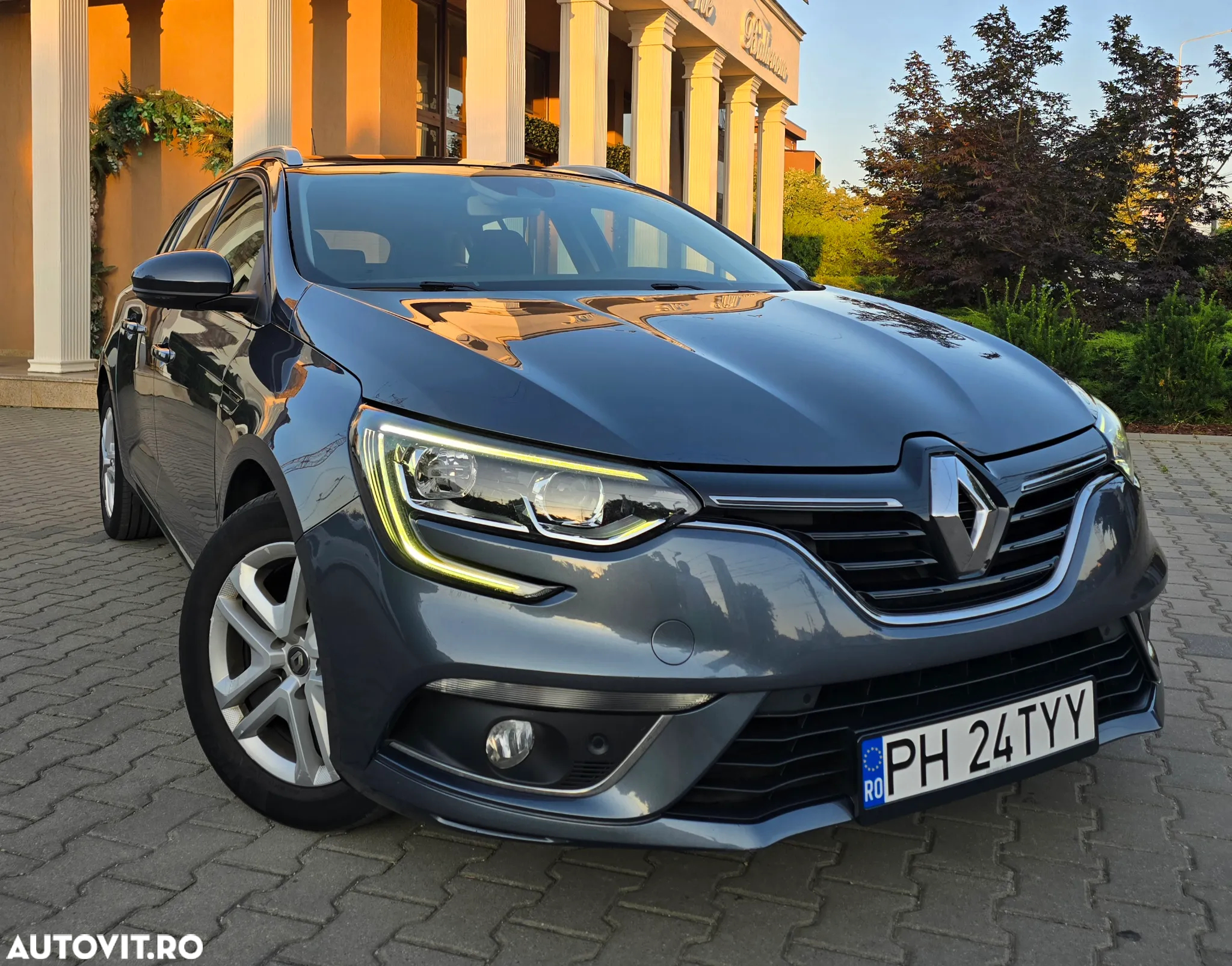 Renault Megane BLUE dCi EDC Intens - 2