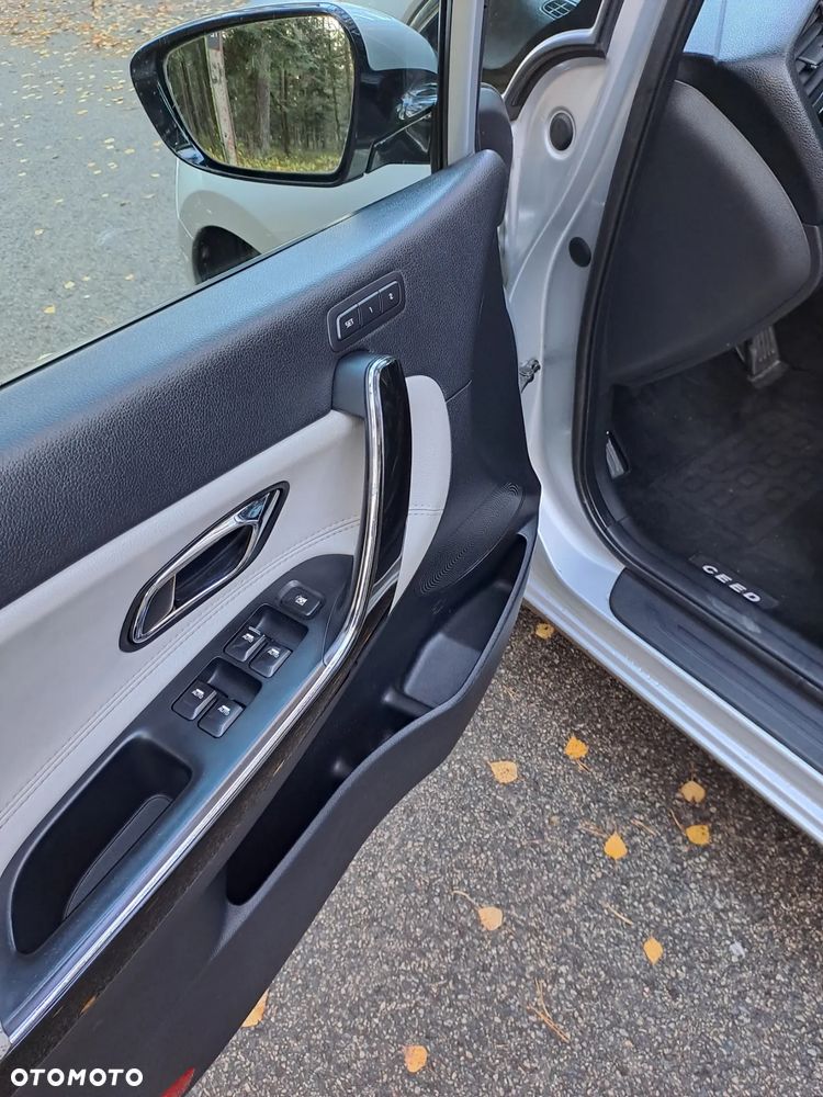 Kia Ceed 1.6 CRDi 128 Platinum Edition - 12