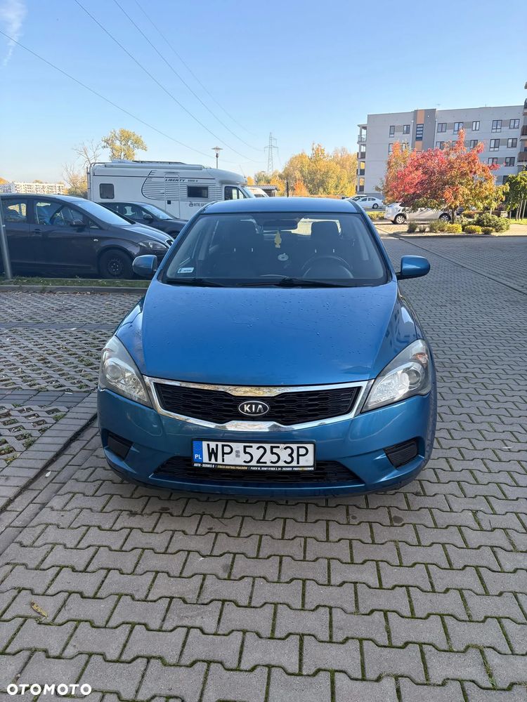 Kia Ceed 2010 photo 3