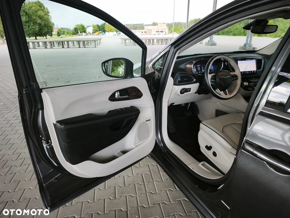 Chrysler Pacifica - 25