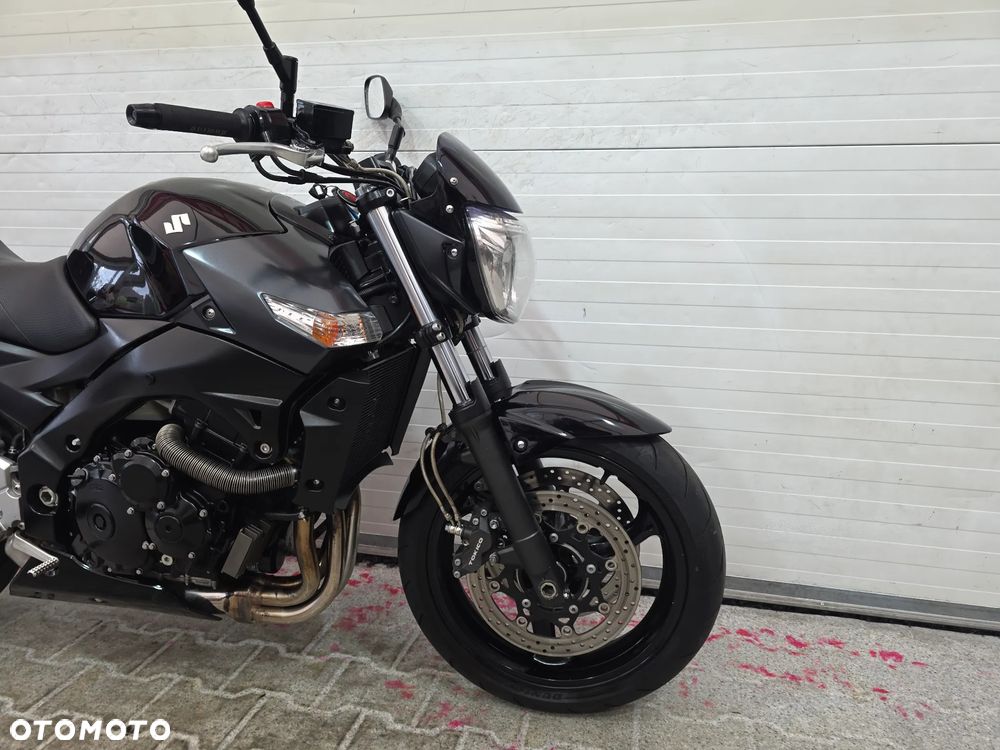 Suzuki GSR - 10