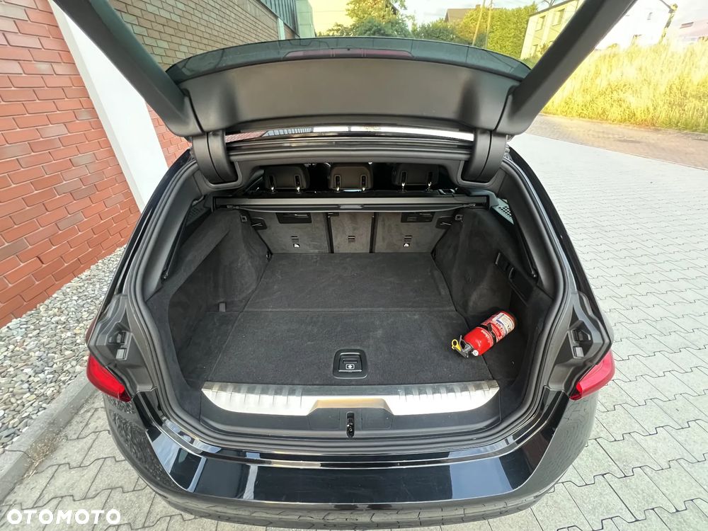 BMW Seria 3 320e M Sport - 23