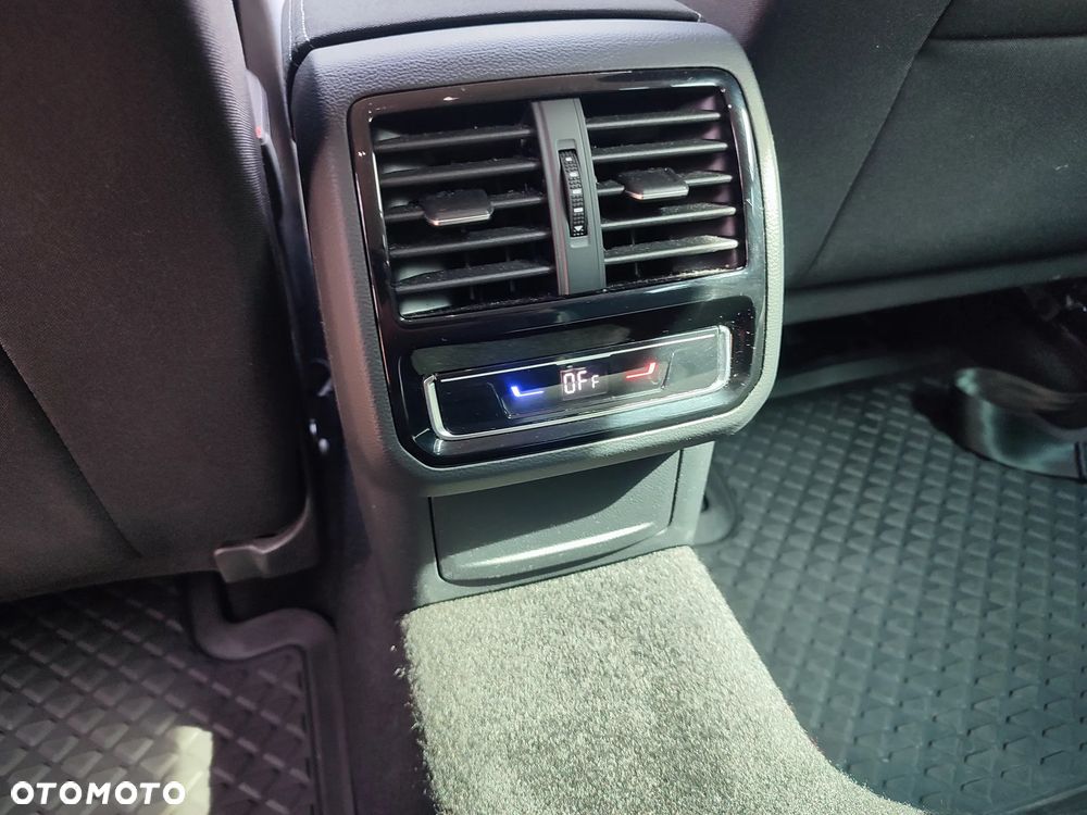 Volkswagen Passat Variant 2.0 TDI SCR DSG Business - 18
