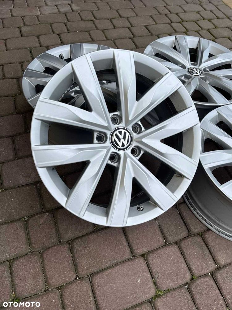 Oryginalne alufelgi VW 5x112 17 cali Czujniki Passat B8 Golf Touran - 2