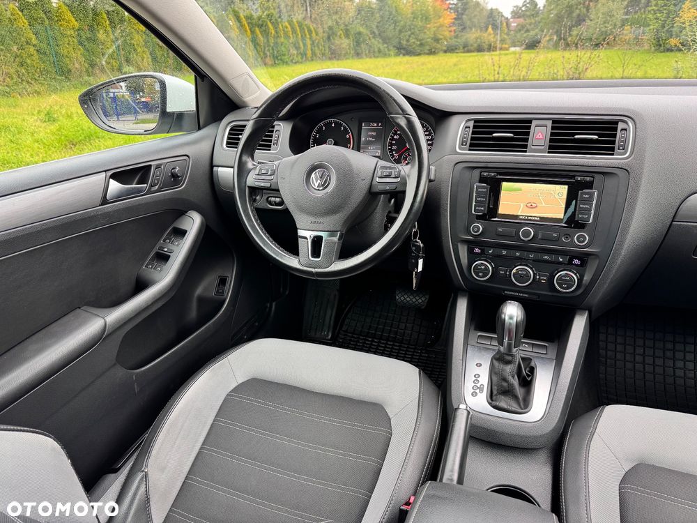 Volkswagen Jetta 1.4 TSI Highline DSG - 11