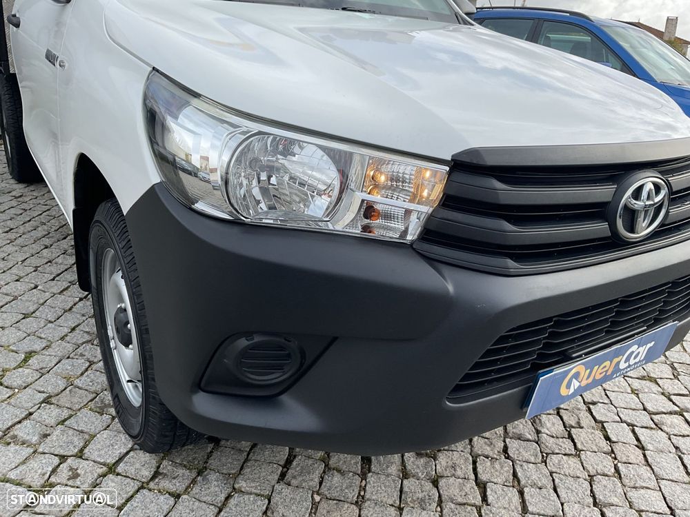 Toyota Hilux 2.4 D-4D CE - 17
