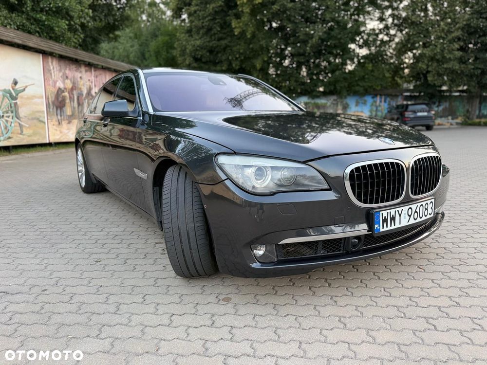 BMW Seria 7 750Li - 12