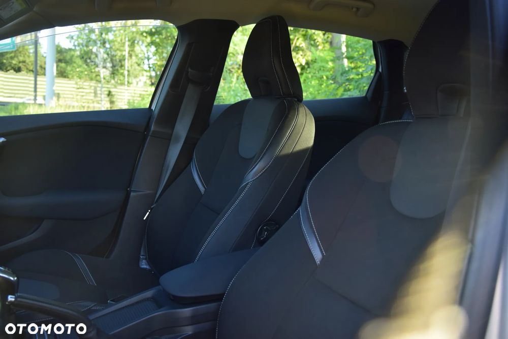 Volvo V40 D2 Momentum - 27