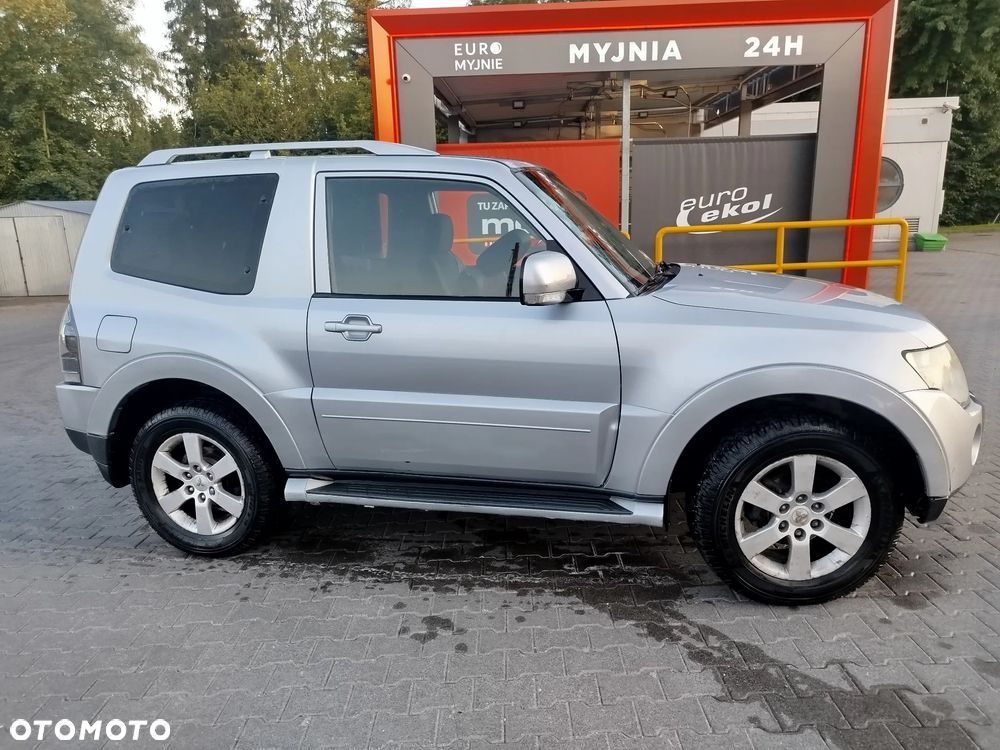 Mitsubishi Pajero - 3