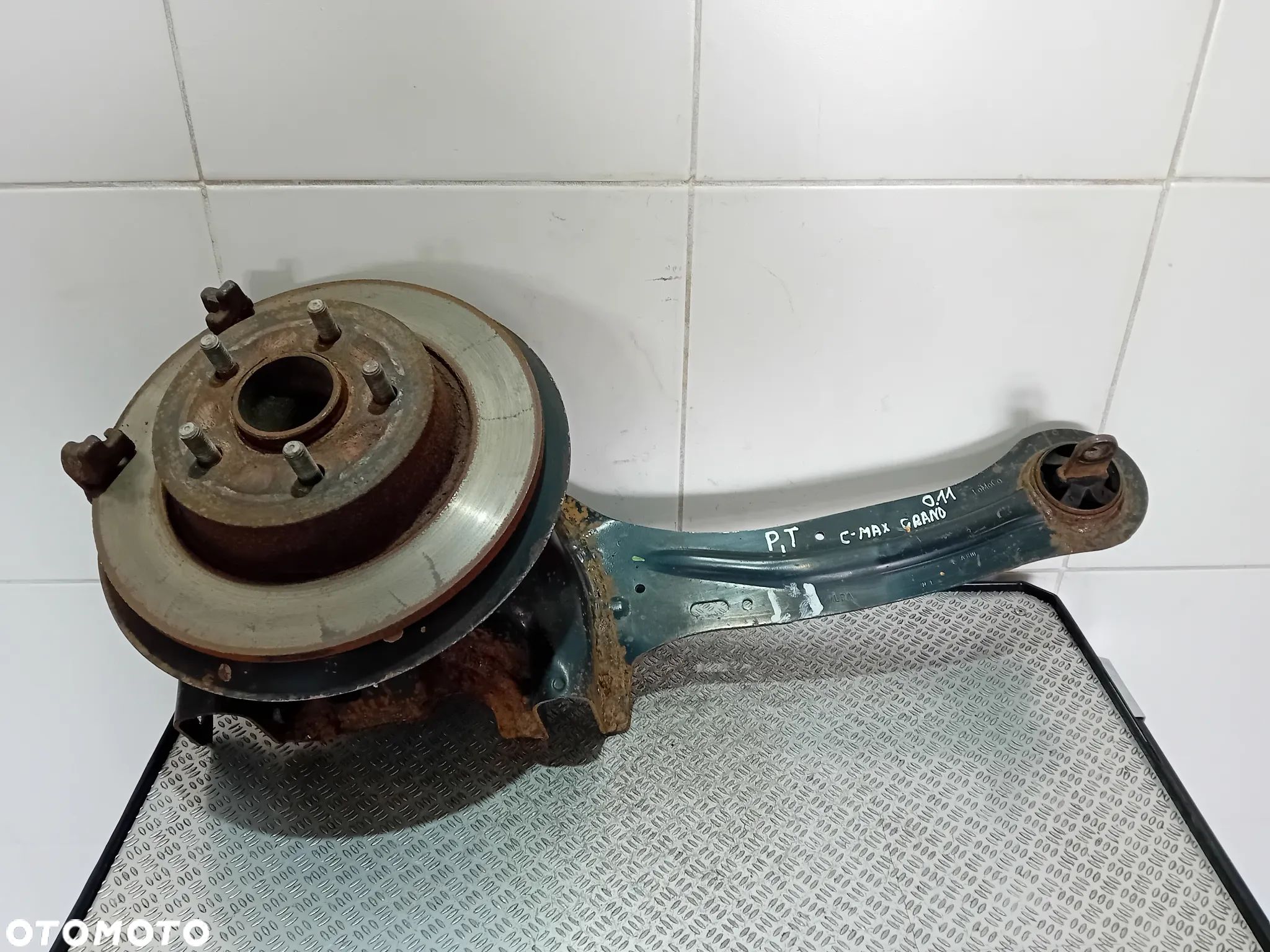 zwrotnica piasta prawy tył tarcza Ford Grand C-Max 2011 - 1