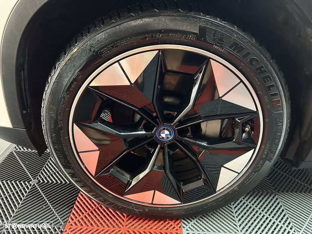 BMW iX3 - 21