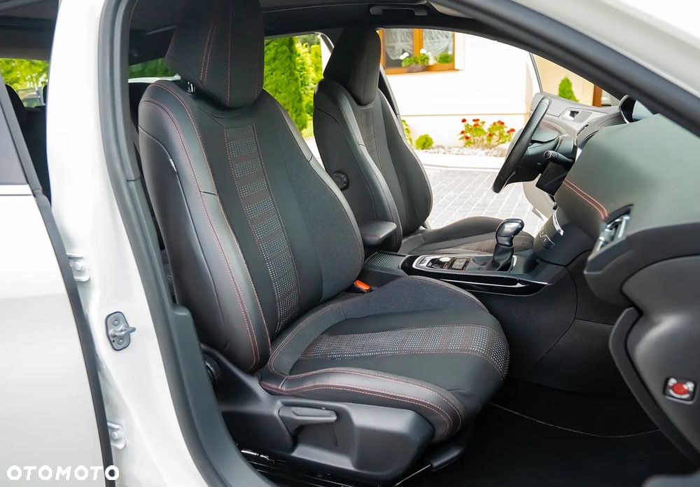 Peugeot 308 PureTech 130 EAT6 Stop & Start GT-Line Edition - 28