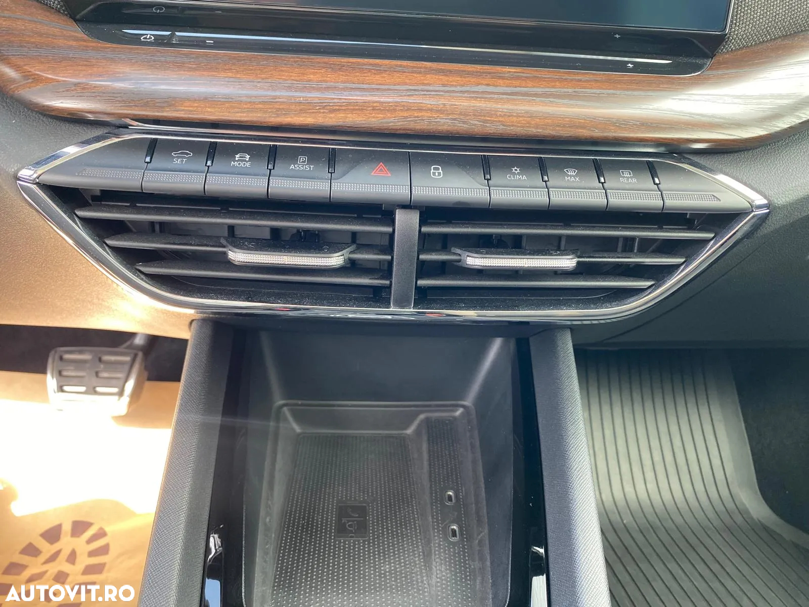Skoda Octavia Combi 2.0 TDI DSG 4X4 Scout - 26