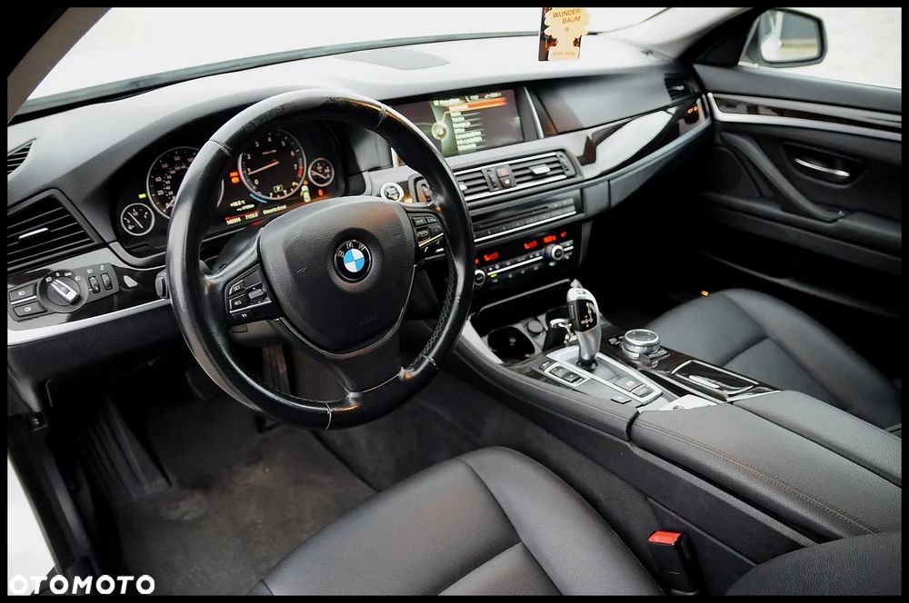 BMW Seria 5 528i - 5
