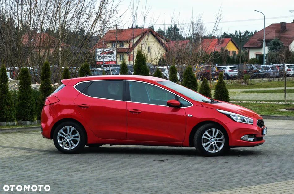 Kia Ceed 1.6 CRDi 128 Fifa World Cup Edition - 12