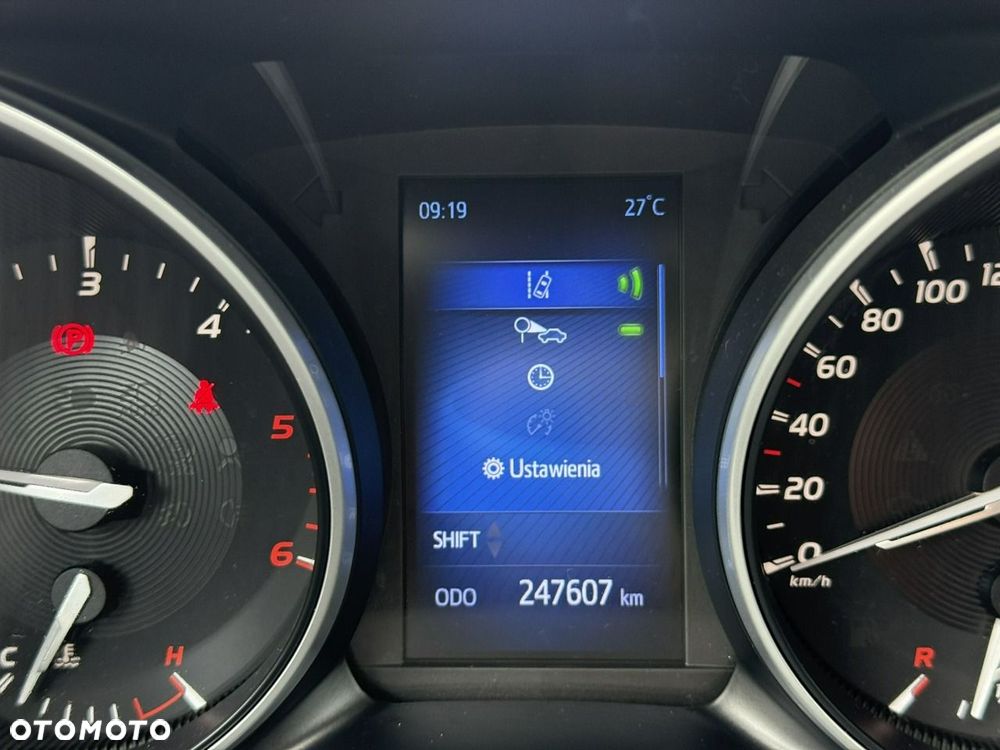 Toyota Avensis 1.6 D-4D Premium - 21