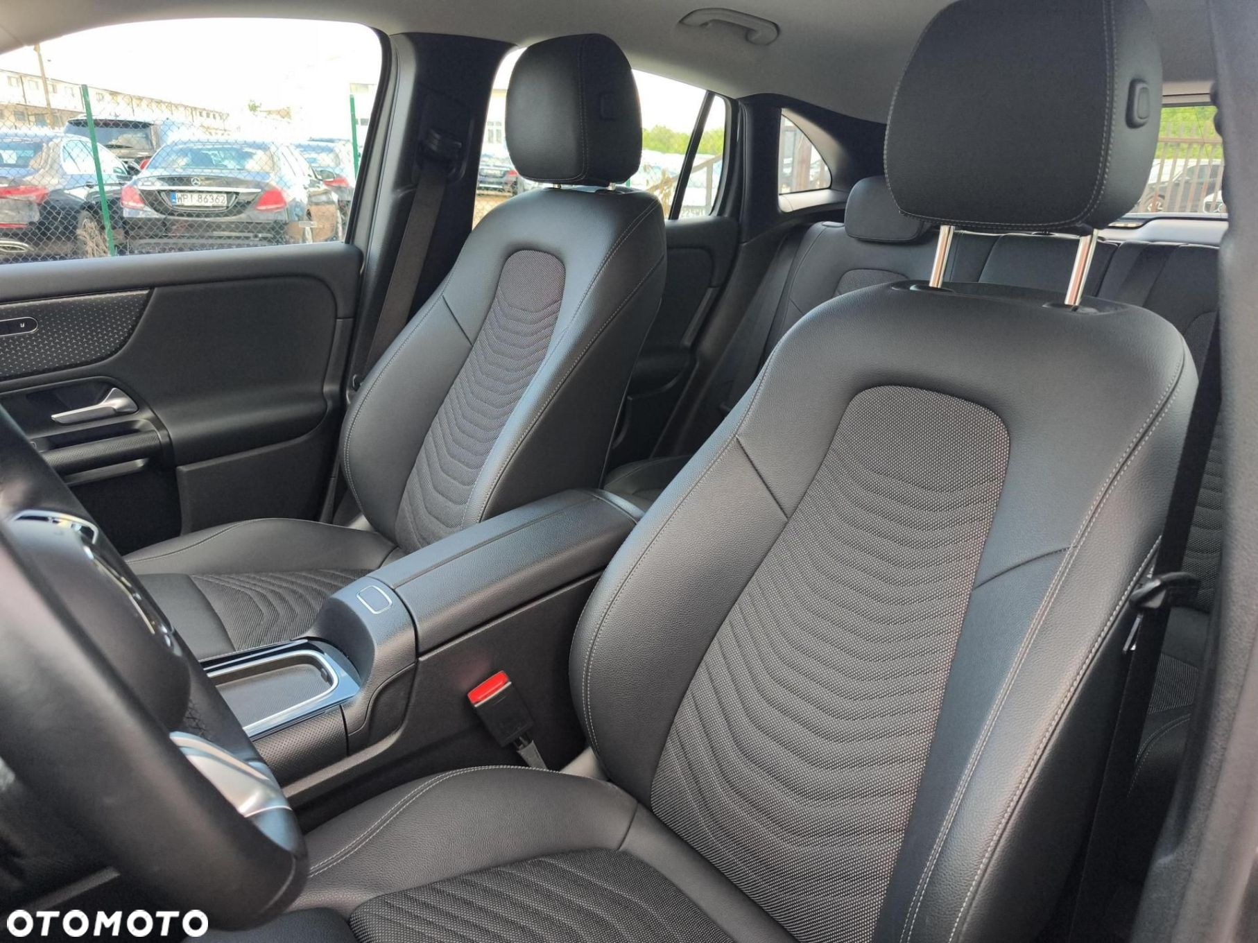Mercedes-Benz GLA - 10
