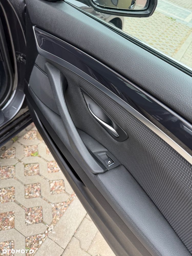 BMW Seria 5 530d xDrive - 14