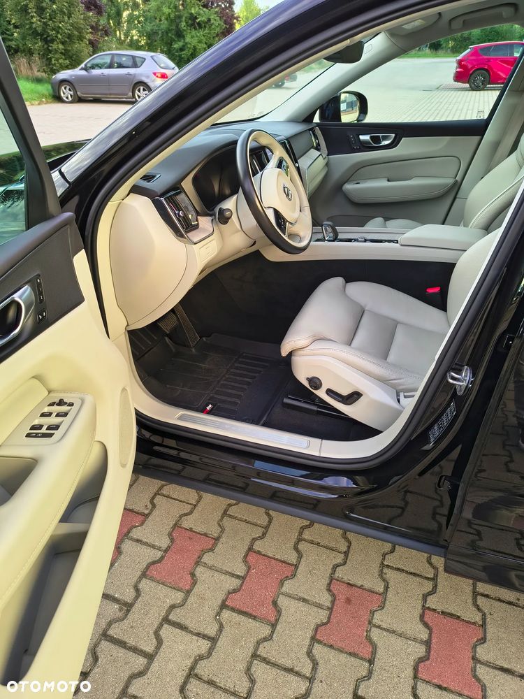 Volvo XC 60 B4 B Plus Dark - 9