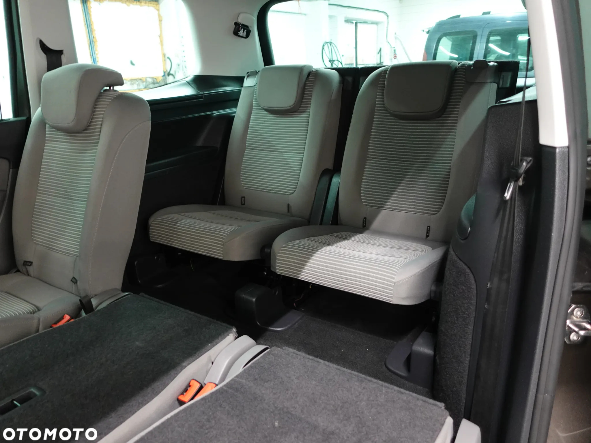Seat Alhambra 2.0 TDI Ecomotive 4Kids - 24