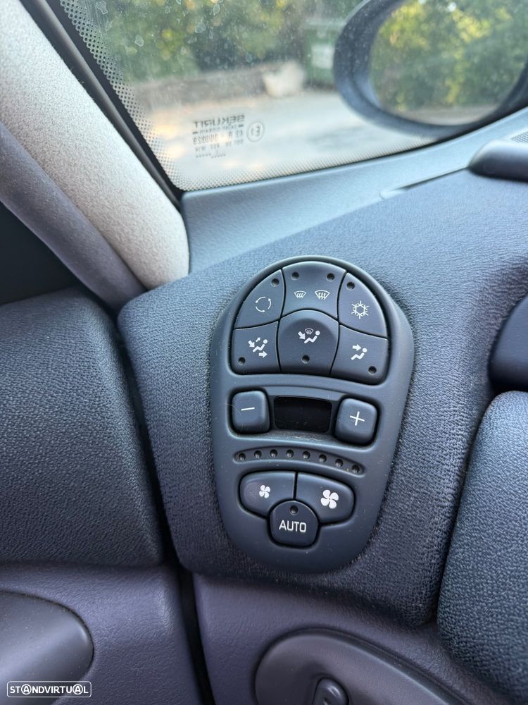 Renault Espace 2.2 dCi Authentique - 9