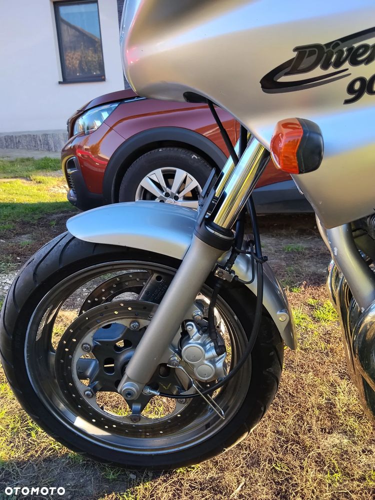 Yamaha XJR - 16
