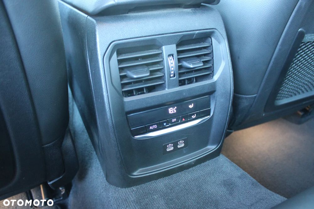 BMW Seria 3 318i M Sport sport - 24