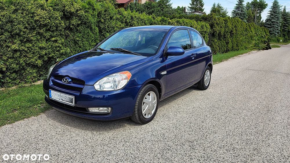 Hyundai Accent - 1