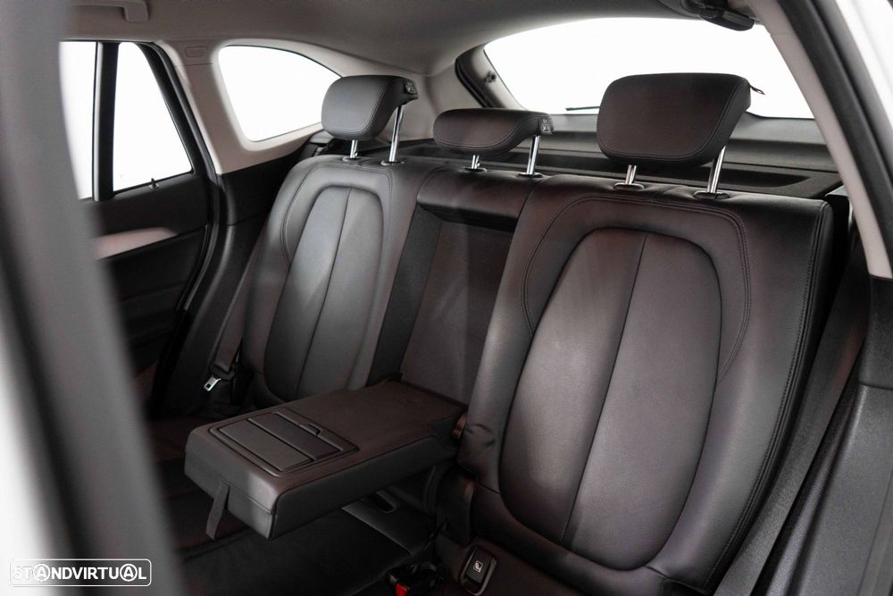 BMW X1 25 e xDrive Corporate Edition - 12