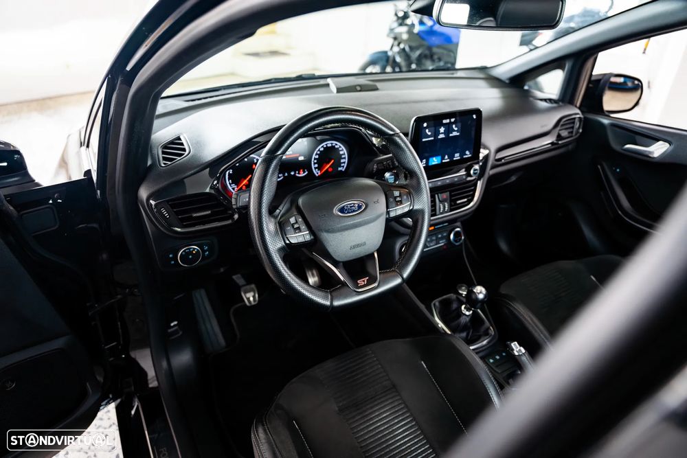 Ford Fiesta 1.5 EcoBoost ST - 42