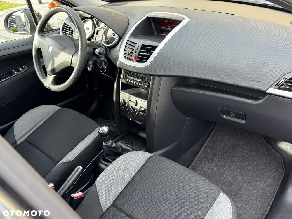 Peugeot 207 2007 photo 5