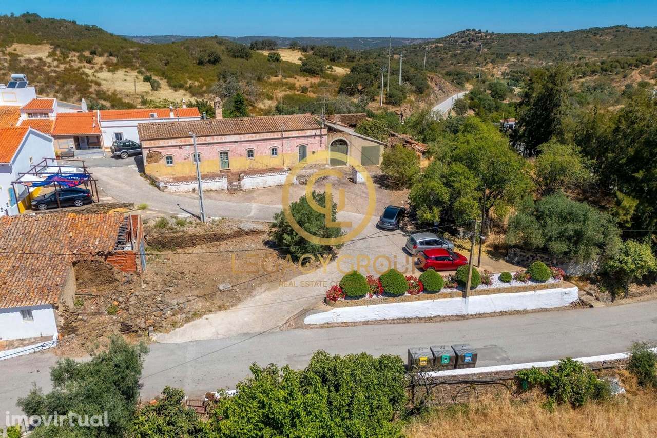 Moradia Devoluta c/8 Divisões e Terreno c/2840m2 - Vaqueiros, Alcoutim - Grande imagem: 3/60