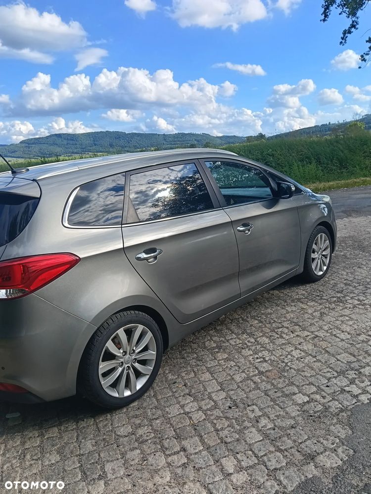 Kia Carens - 3