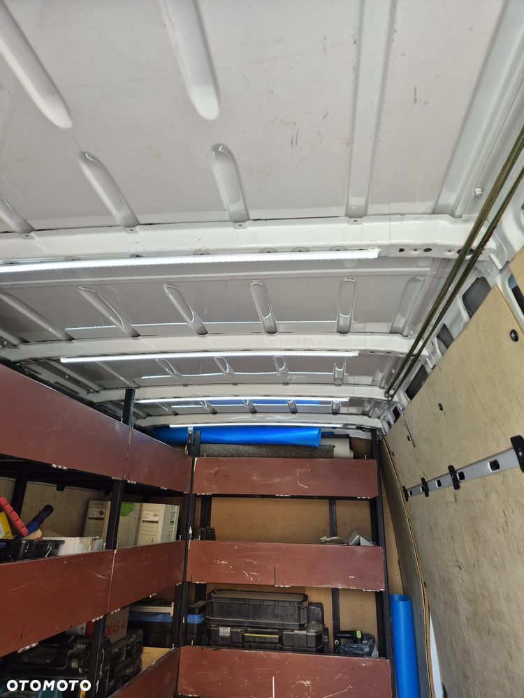 Mercedes-Benz Sprinter - 5