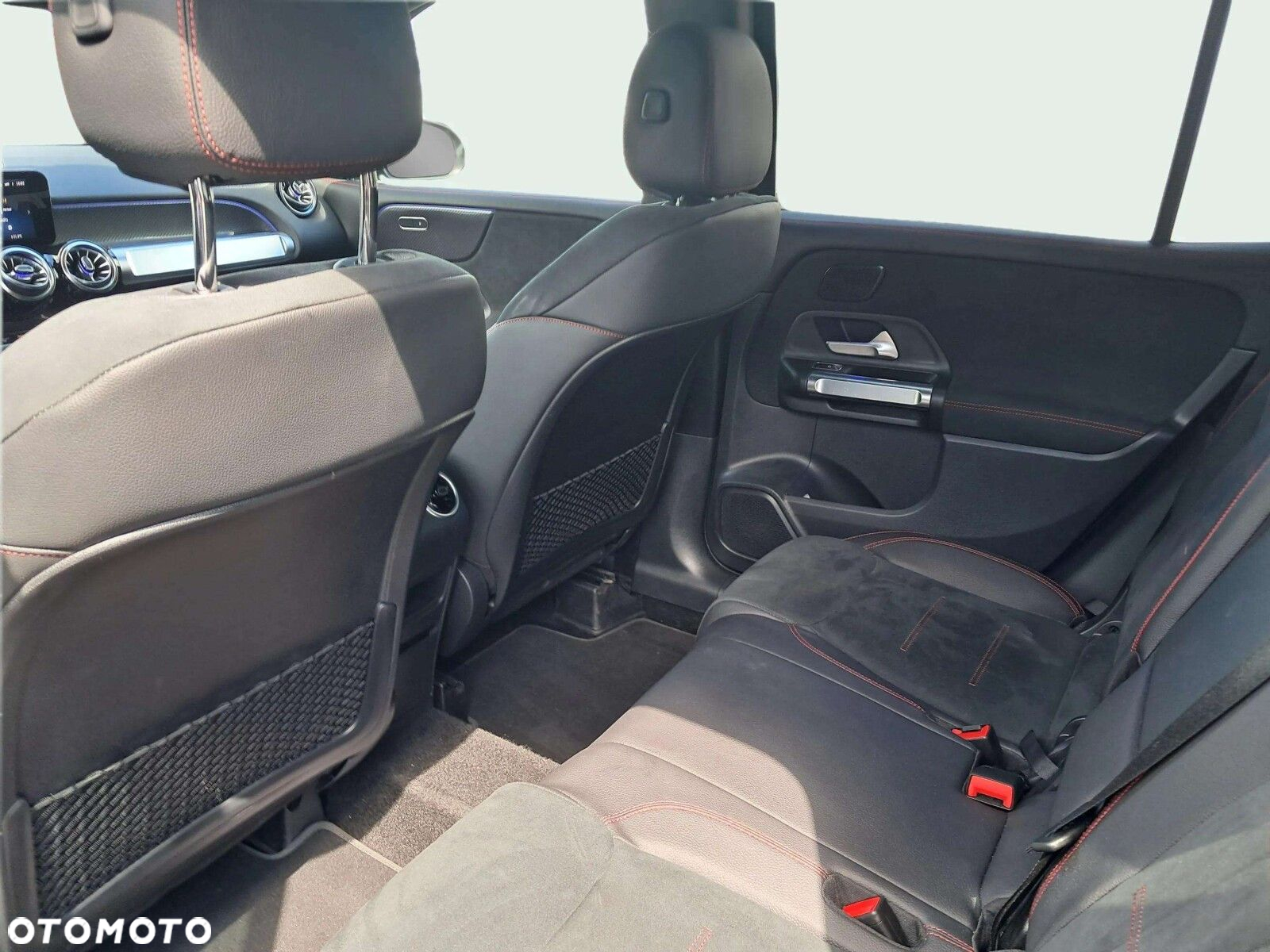 Mercedes-Benz GLB - 13