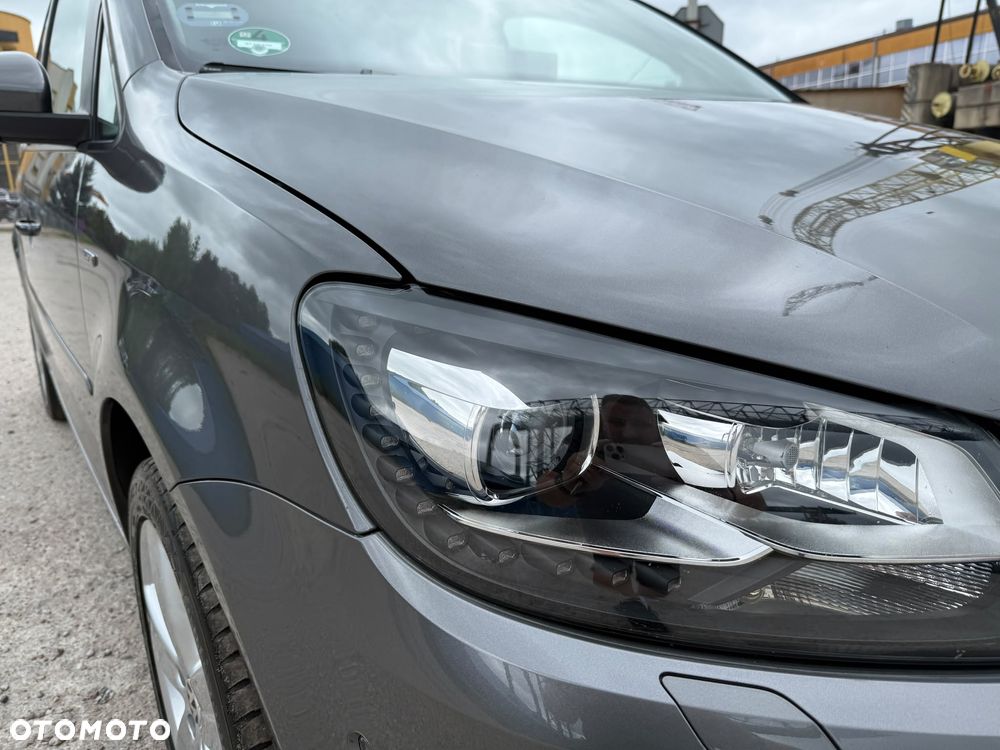 Volkswagen Touran 2.0 TDI DPF STYLE - 5
