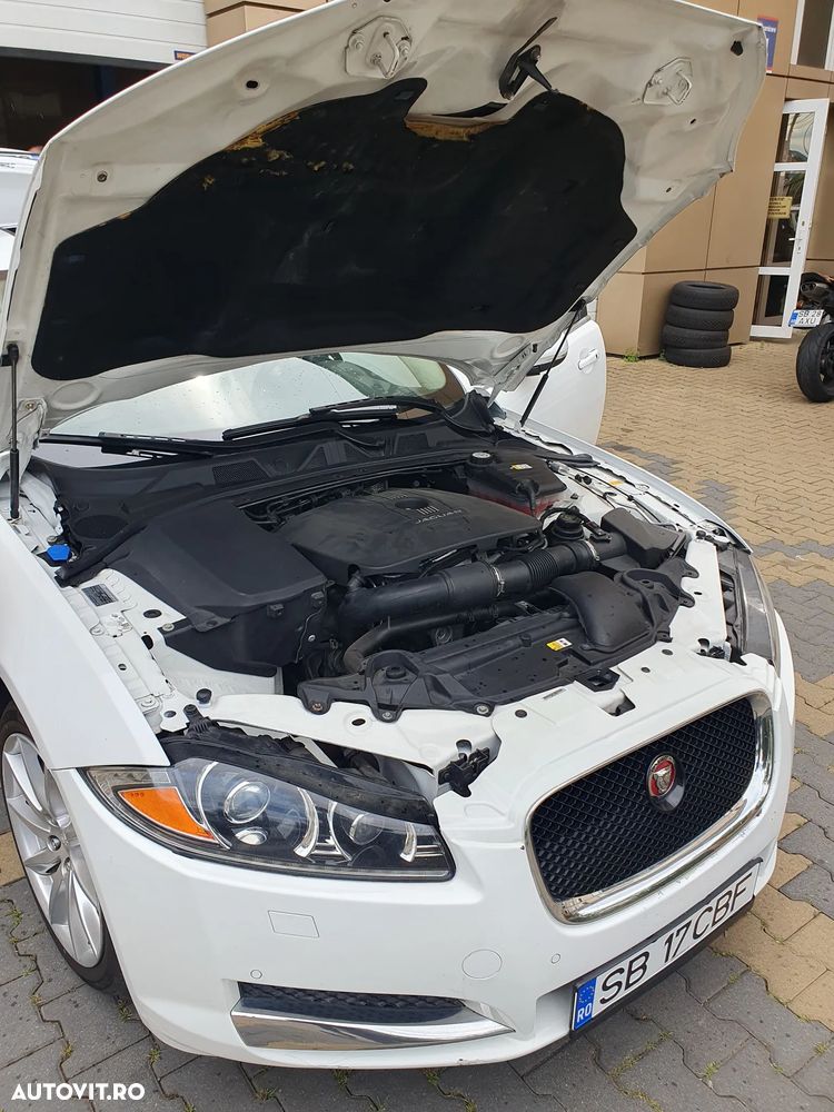 Jaguar XF 2.0 - 11