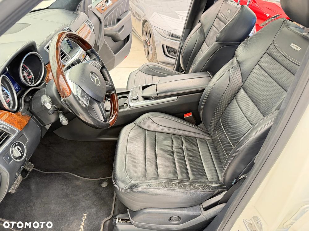 Mercedes-Benz ML 63 AMG 4Matic AMG SPEEDSHIFT 7G-TRONIC - 7