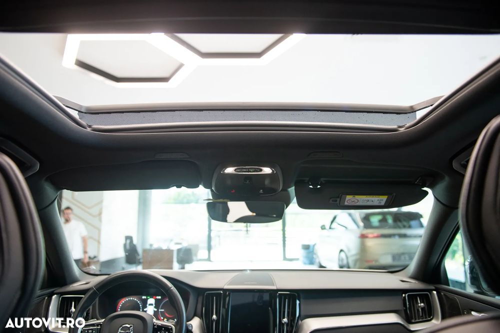 Volvo XC 60 Recharge T8 Twin Engine eAWD R-Design - 31