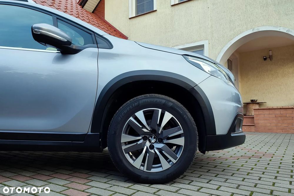 Peugeot 2008 PureTech 110 GPF Stop&Start EAT6 Allure - 32