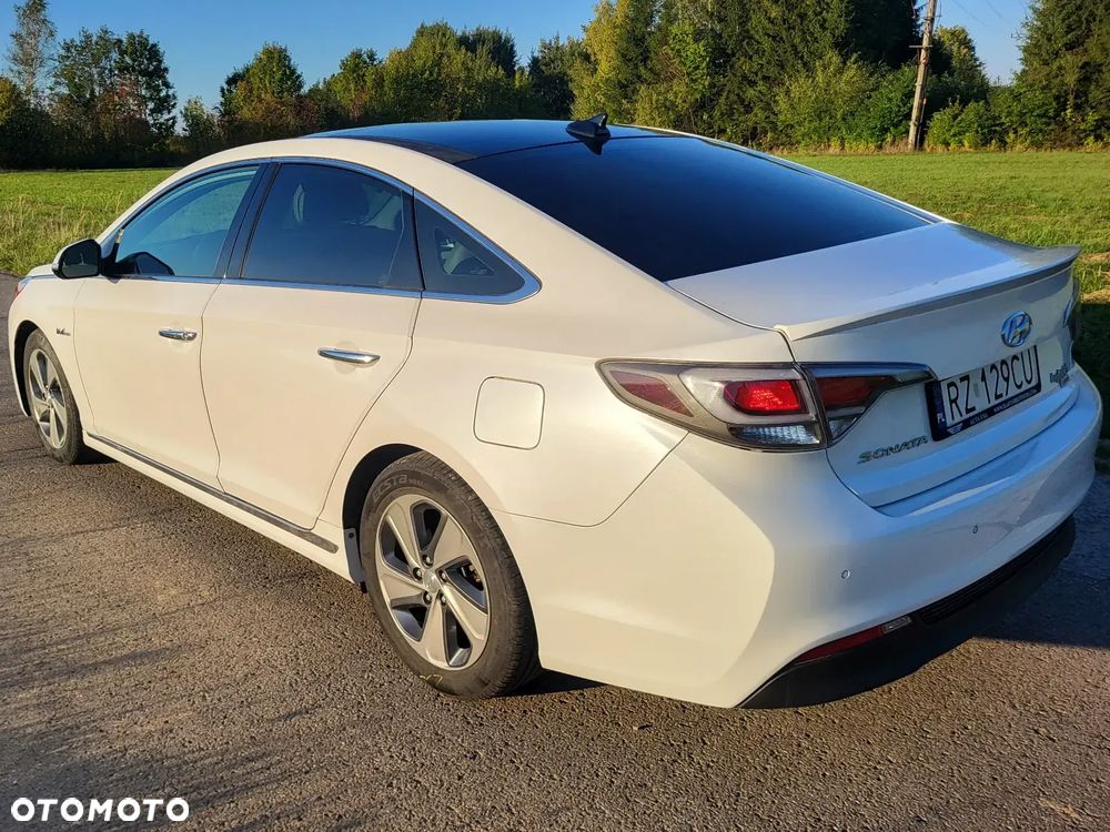 Hyundai Sonata - 4