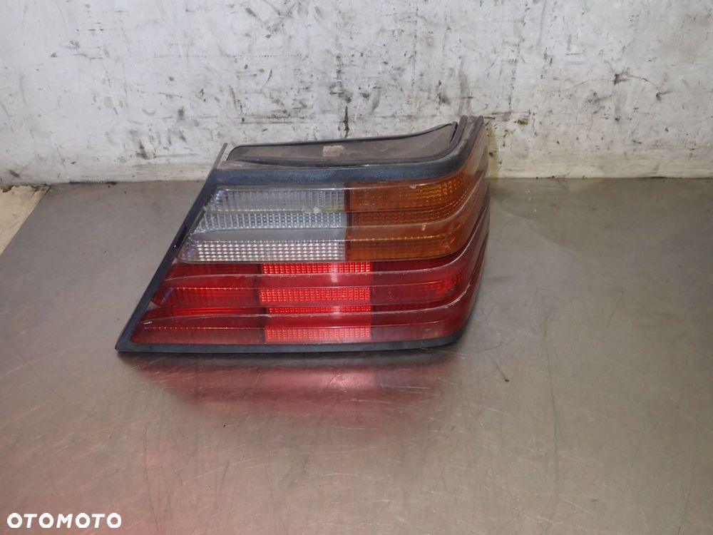 LAMPA PRAWA TYLNA MERCEDES - BENZ W124 E300 2.3 - 1