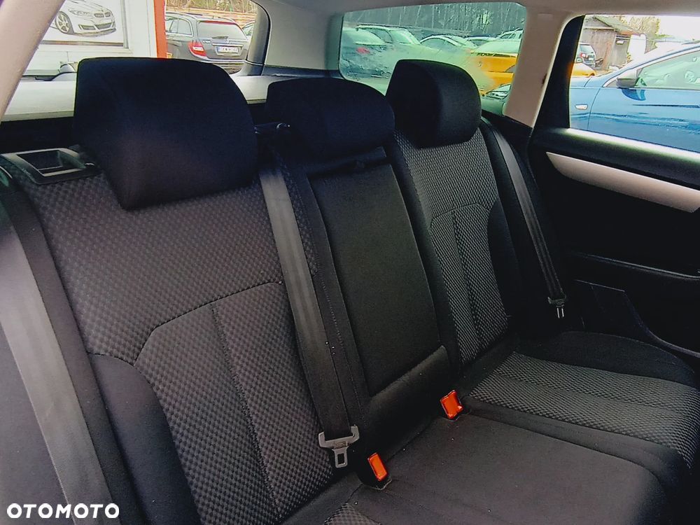 Volkswagen Passat 2.0 TDI 4Motion BlueMotion Technol Trendline - 13