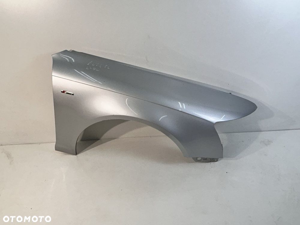 BŁOTNIK PRAWY PRZEDNI BEZ KIERUNKI POLIFT Audi A6 C6 LIFT - 1