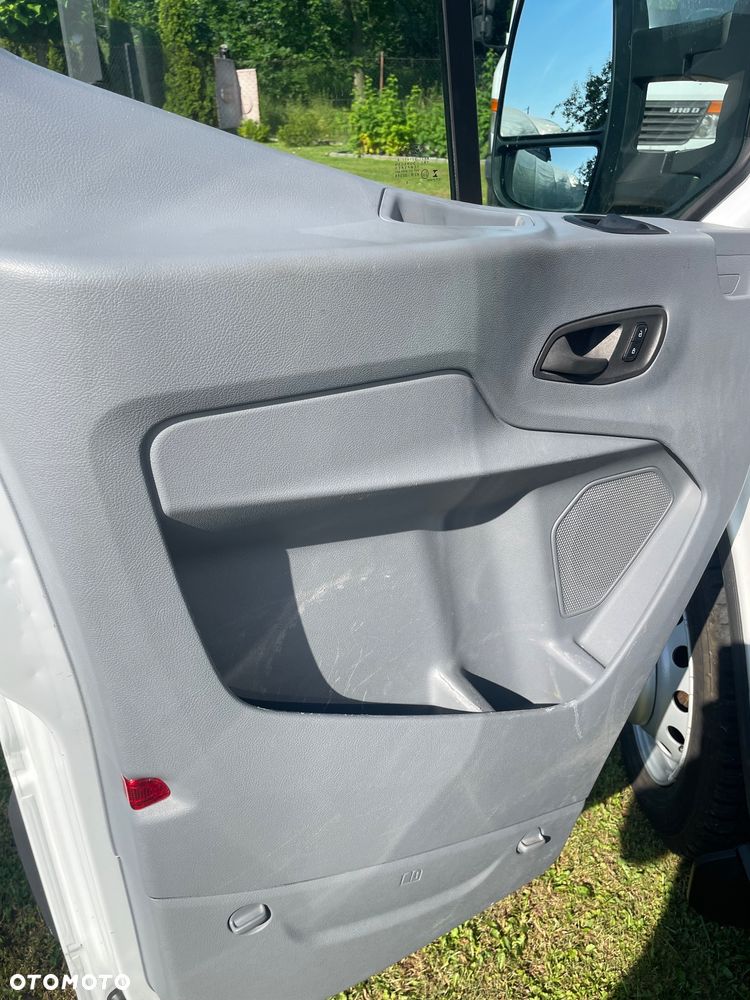 Ford TRANSIT 2,2 TDCI 155 KM DOKA 7 OSOBOWA BLIŻNIAKI DO 3,5T - 24