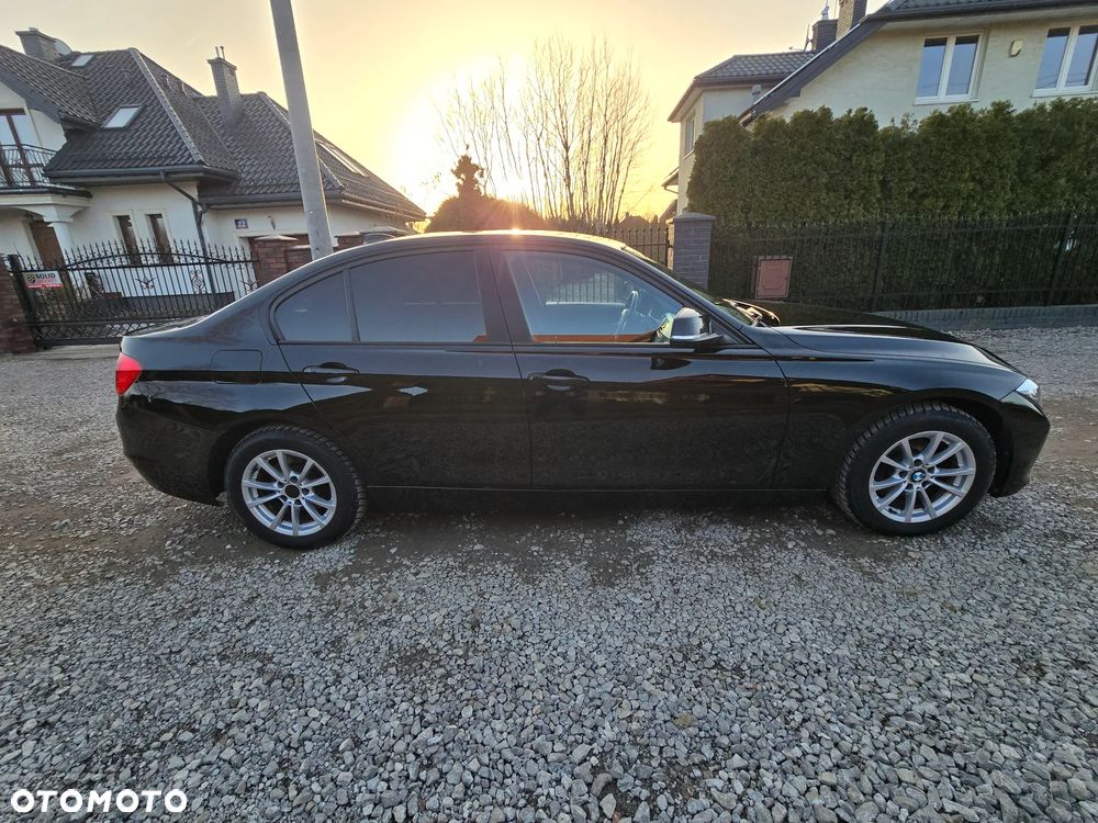 BMW Seria 3 320i xDrive - 24