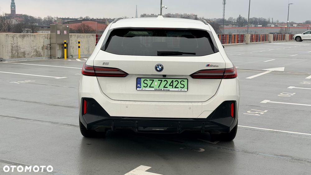 BMW i5 - 5