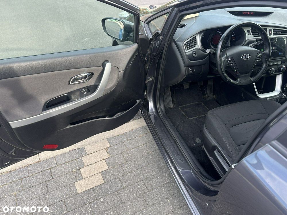 Kia Ceed - 8