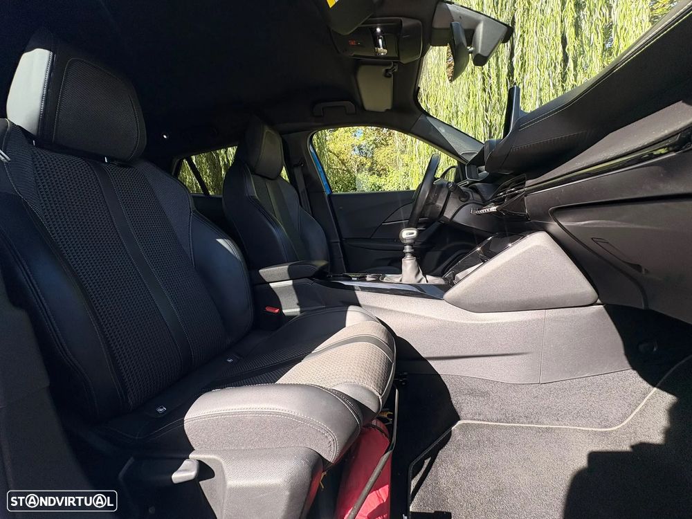 Peugeot 2008 1.2 PureTech GT Line - 31