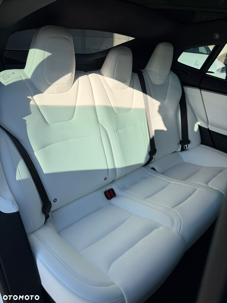 Tesla Model S - 17